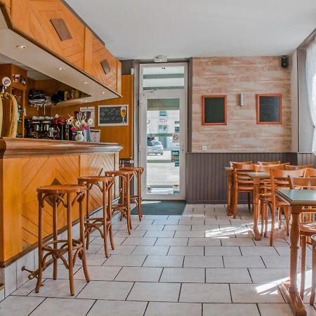 Cafe Hotel De La Gare Champagnole Eksteriør billede