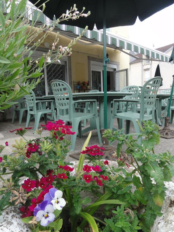 Cafe Hotel De La Gare Champagnole Eksteriør billede