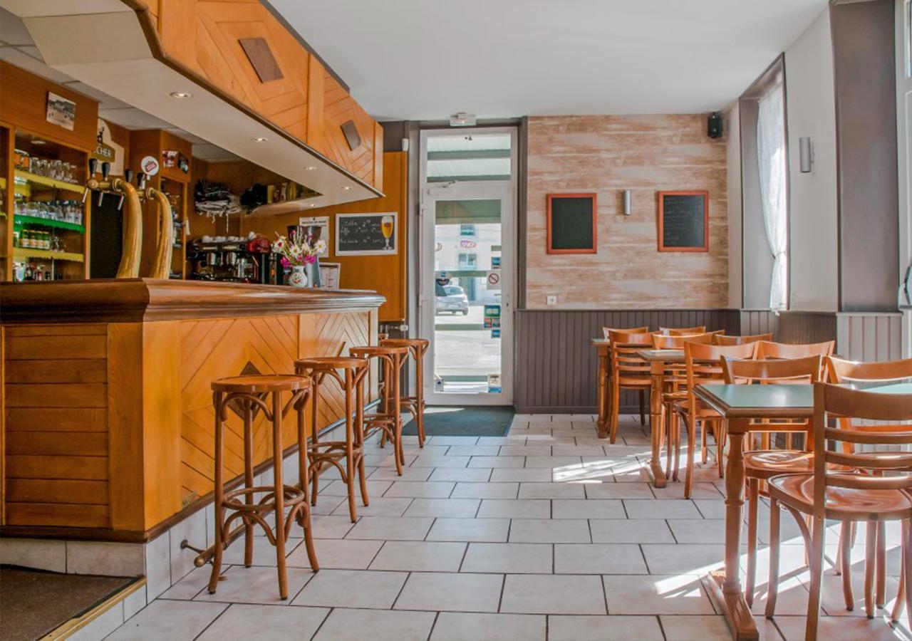 Cafe Hotel De La Gare Champagnole Eksteriør billede